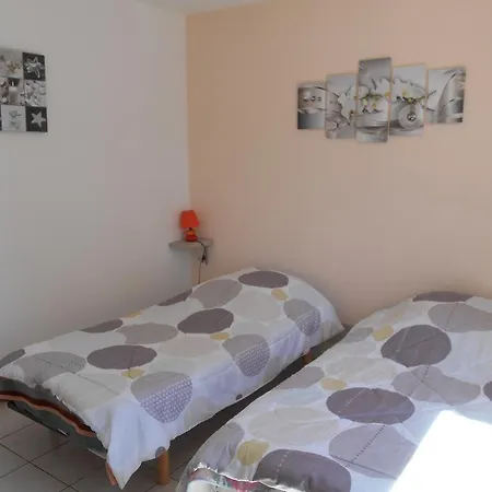 Holiday home Les Passerons